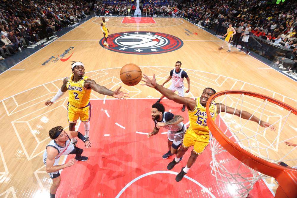 伺机而动 伺机而动